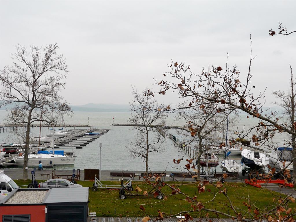 Gemini Superior Apartman & Yacht Balatonlelle Buitenkant foto