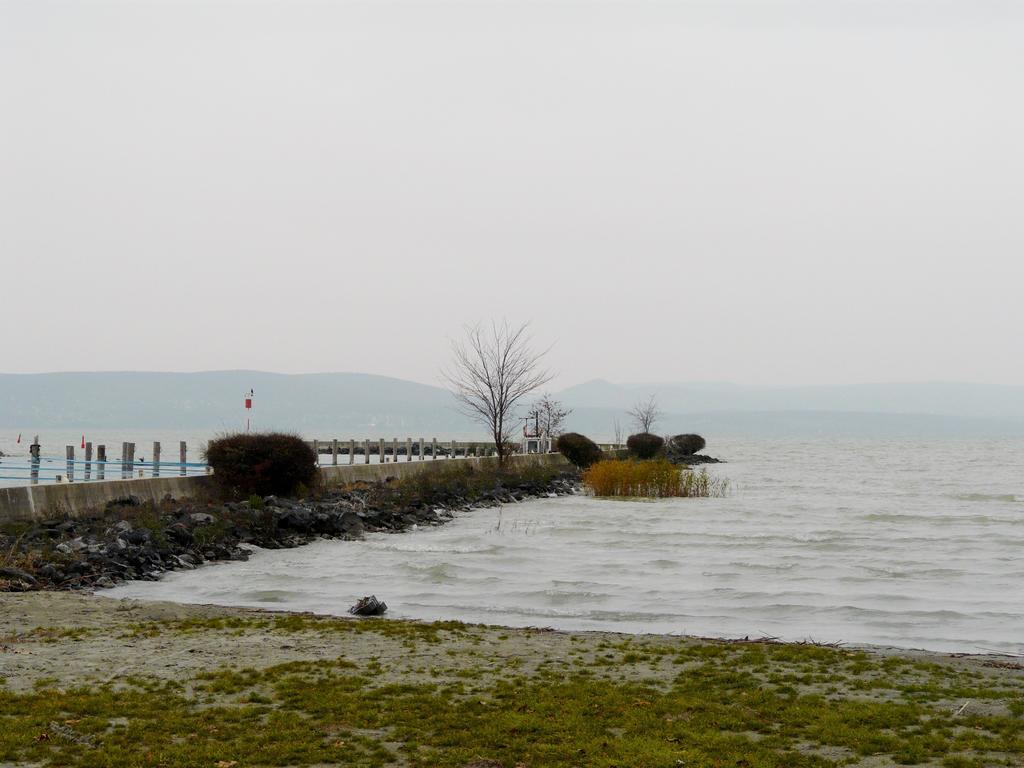 Gemini Superior Apartman & Yacht Balatonlelle Buitenkant foto